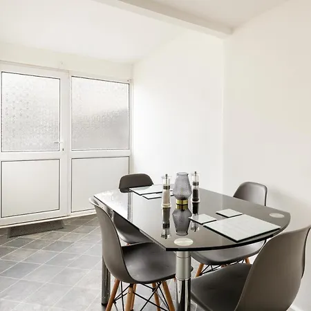 Apartment 3 Bed City Centre House Free Parking *