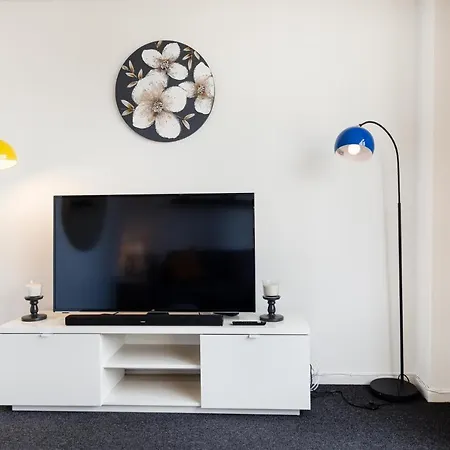 3 Bed City Centre House Free Parking